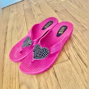 Pavers England Pink Rhinestone Heart Flipflops Womens Size 7.5